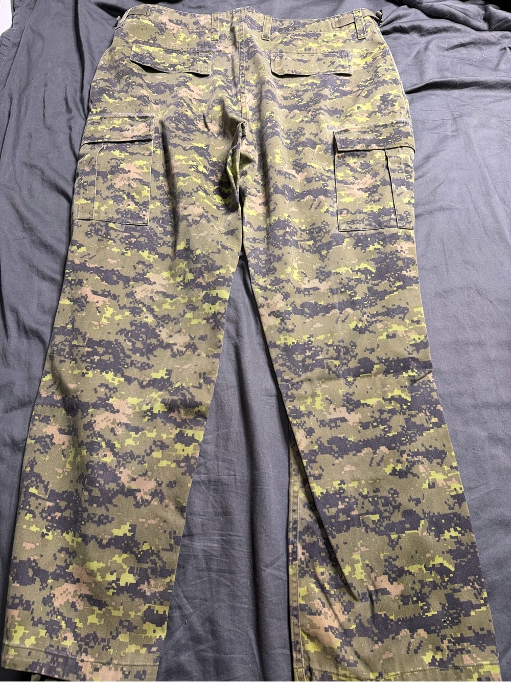 Men's Digital Camo Cargo Pants in Olive/Black - Picture 4 of 4